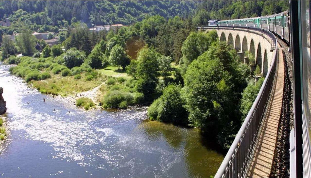 Camping De La Bageasse Brioude Exteriér fotografie